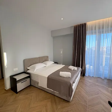 Ferdinand 4* Himare